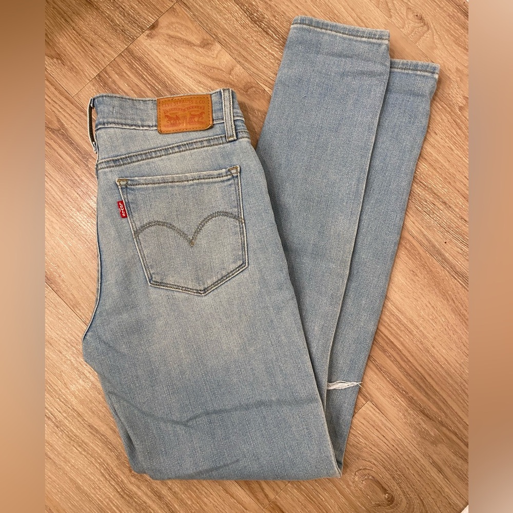 Levis 711 skinny filiforme 27 light wash blue jeans